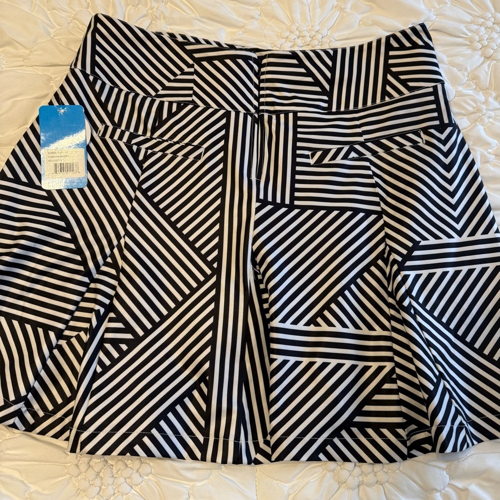 NWT Black and White Mini Athletic Skirt with Pockets and built in shorts size 12